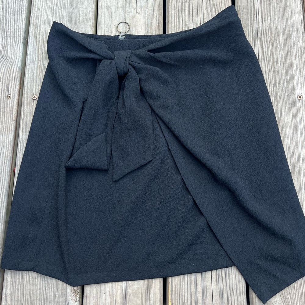 NWT who what wear | size 8 | jet black skirt with bow
